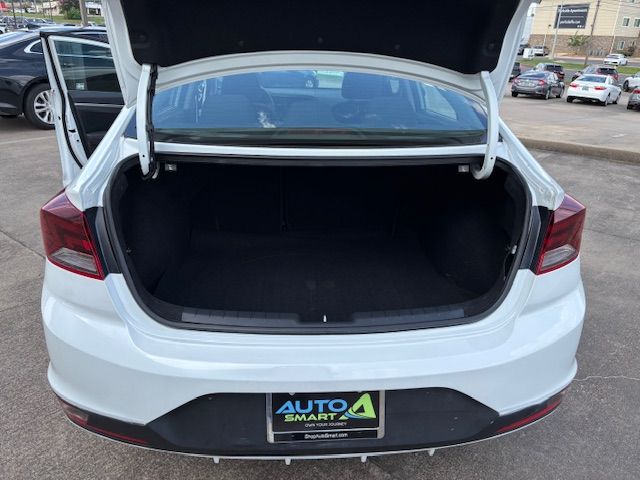 2019 Hyundai Elantra SE 6AT